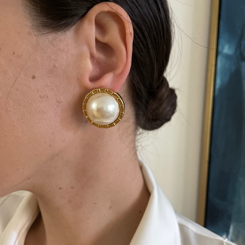 Vintage elegance clip on earrings pearls gold tone